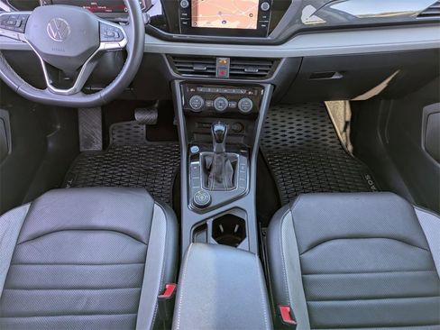 Used 2022 Volkswagen Taos SEL w/ Panoramic Sunroof Package image 31