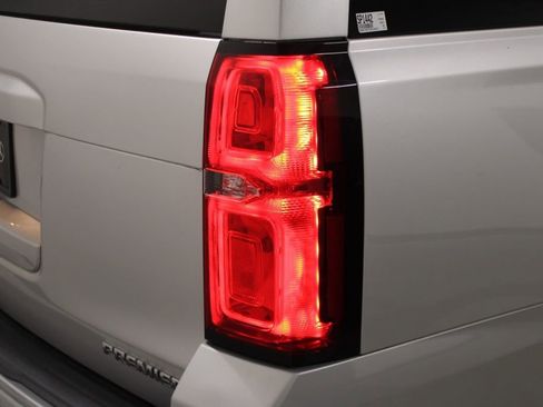 Used 2020 Chevrolet Suburban Premier image 8