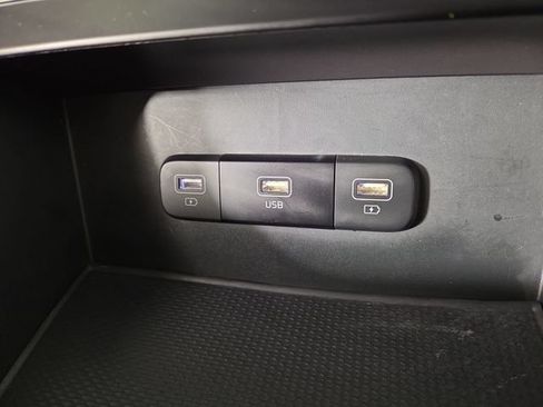 Certified 2024 Kia Carnival LX FWD image 24