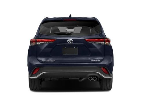 Used 2022 Toyota Highlander XLE AWD/4WD image 8