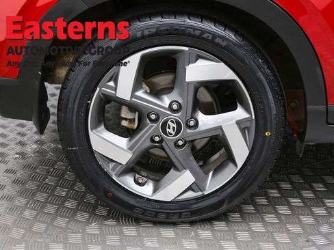 Used 2023 Hyundai Venue Limited image 32