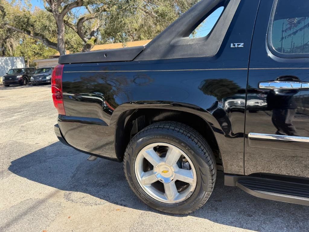 Used 2009 Chevrolet Avalanche LTZ RWD image 6