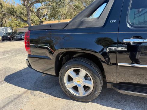 Used 2009 Chevrolet Avalanche LTZ RWD image 6