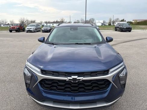 Used 2024 Chevrolet Trax LT w/ Driver Confidence Package image 12