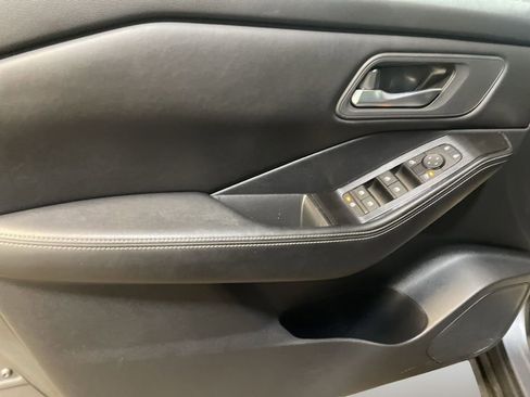 Used 2024 Nissan Rogue SV image 15