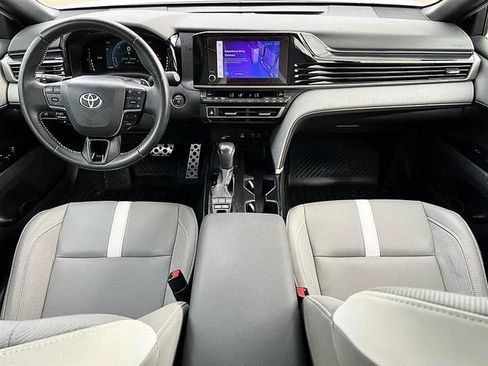 Used 2025 Toyota Camry SE FWD image 17
