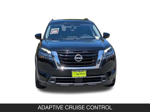 Used 2025 Nissan Pathfinder SV FWD image 4