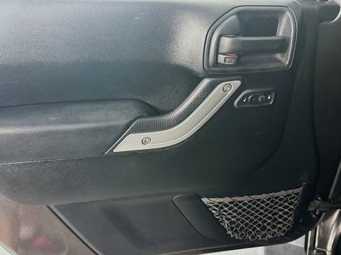 Used 2014 Jeep Wrangler Unlimited Sahara w/ Connectivity Group image 22