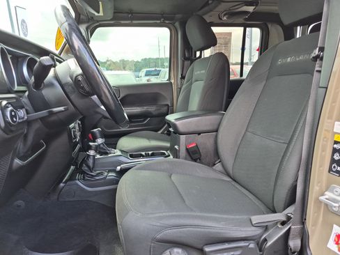 Used 2020 Jeep Gladiator Overland AWD/4WD image 13