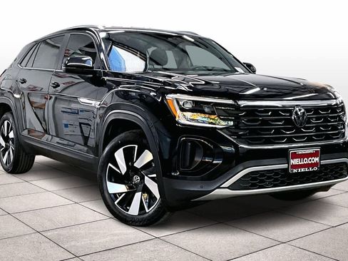 Used 2024 Volkswagen Atlas Cross Sport SE image 2