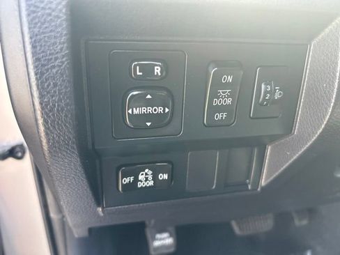 Used 2015 Toyota Tundra SR5 AWD/4WD image 40