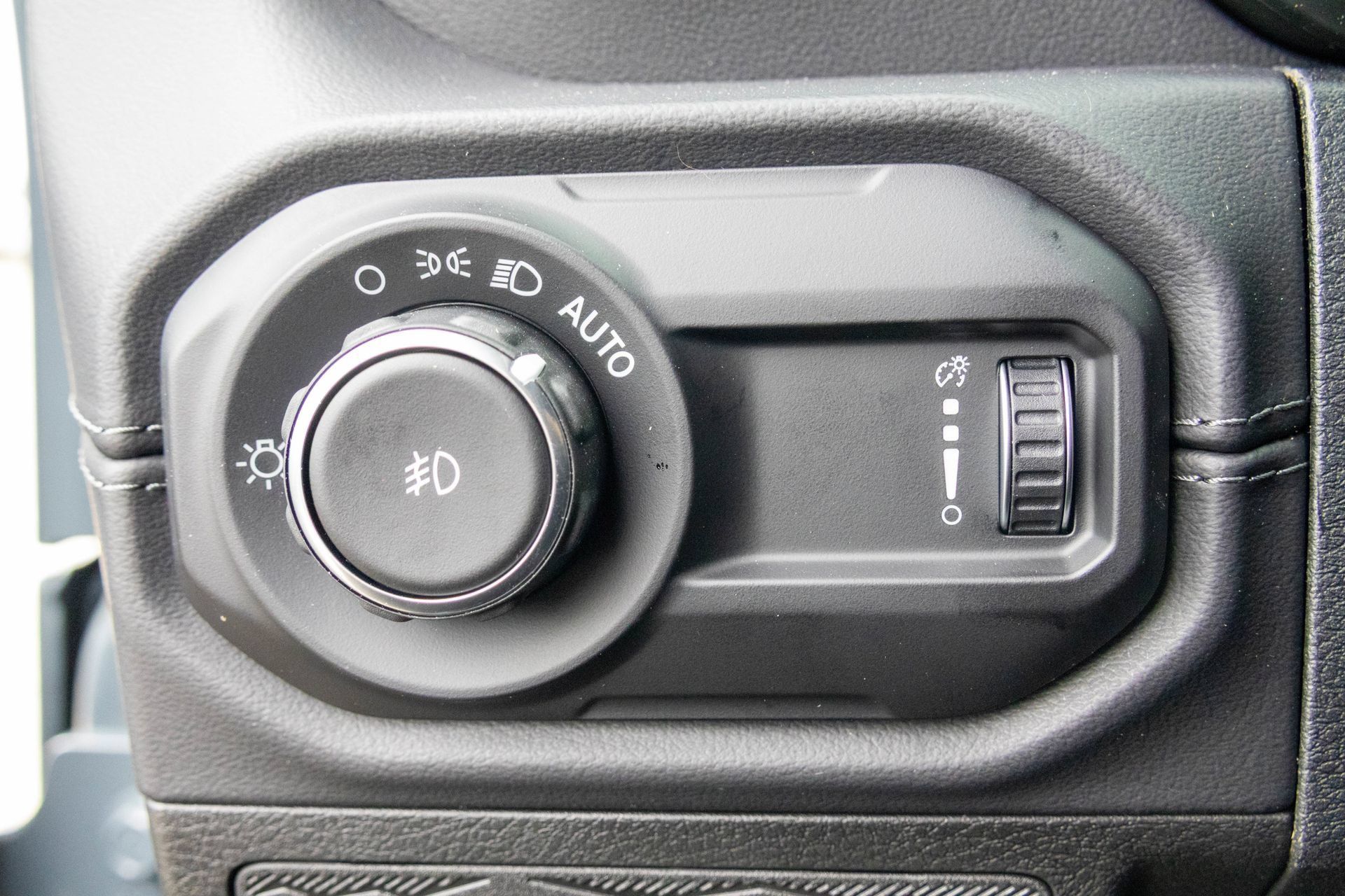 New 2026 Jeep Wrangler Unlimited Sahara AWD/4WD image 31