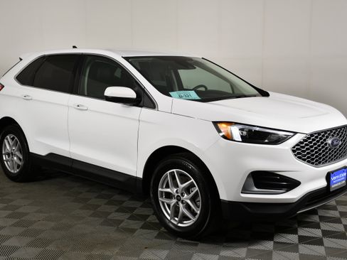 Used 2024 Ford Edge SEL image 4