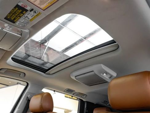 Used 2016 Toyota Sequoia Platinum AWD/4WD image 6