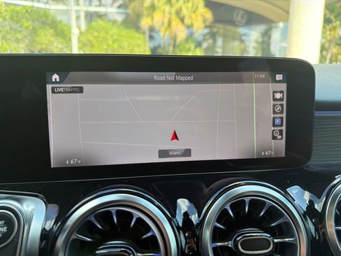 Used 2022 Mercedes-Benz GLB 250 4MATIC image 4