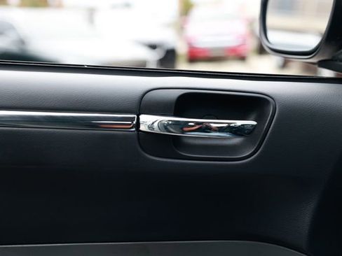 Used 2005 Chrysler 300 C w/ Protection Group II image 43