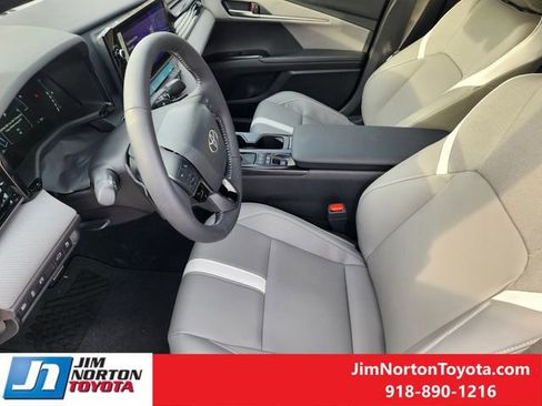 Used 2025 Toyota Camry SE image 15