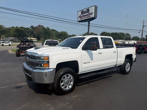 Used 2018 Chevrolet Silverado 2500 LT AWD/4WD image 1
