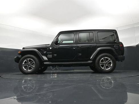 Used 2022 Jeep Wrangler Unlimited Sahara w/ Cold Weather Group AWD/4WD image 21
