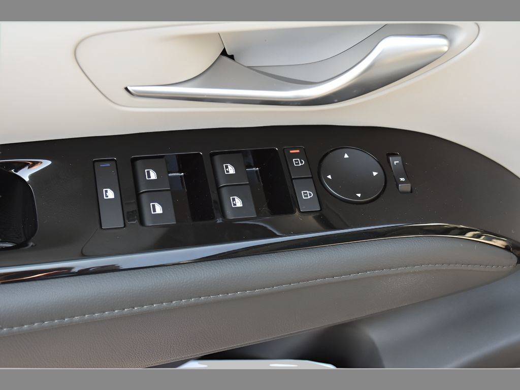 Used 2025 Hyundai Tucson Limited FWD image 18