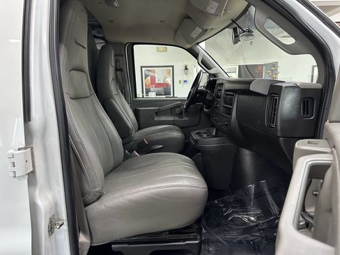 Used 2023 GMC Savana 2500 w/ Driver Convenience Package image 16