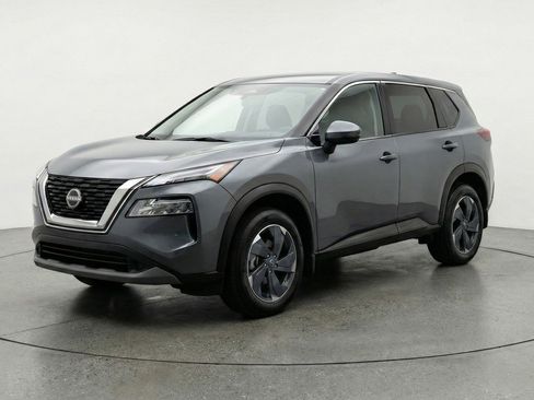 Used 2025 Nissan Rogue SV image 3