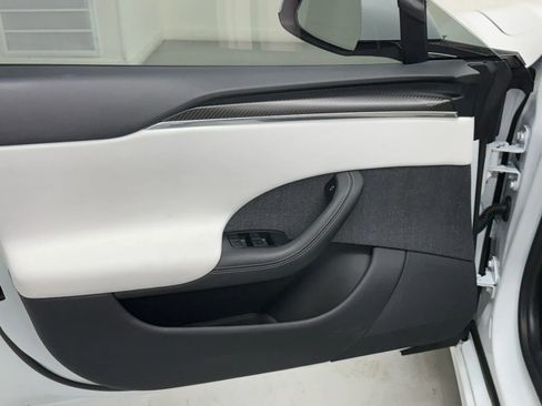 Used 2022 Tesla Model S Plaid image 21