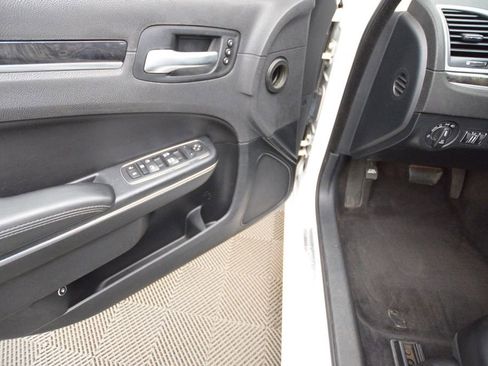 Used 2018 Chrysler 300 Limited image 27