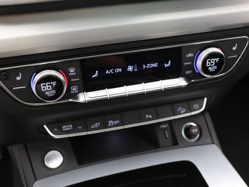 Used 2024 Audi Q5 e Premium Plus w/ Premium Plus Package image 19