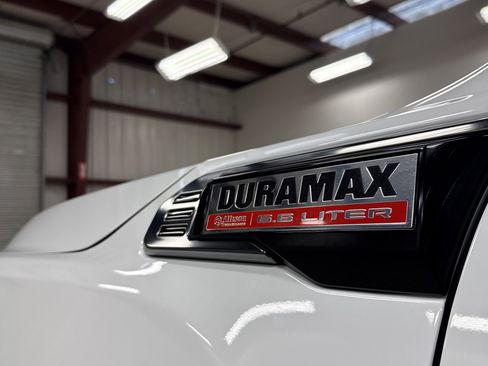 Used 2025 GMC Sierra 2500 AT4 image 3