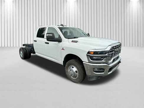 New 2026 RAM 3500 Tradesman w/ Chrome Appearance Group A AWD/4WD image 2
