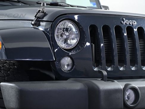 Used 2016 Jeep Wrangler Unlimited Rubicon w/ Connectivity Group AWD/4WD image 9