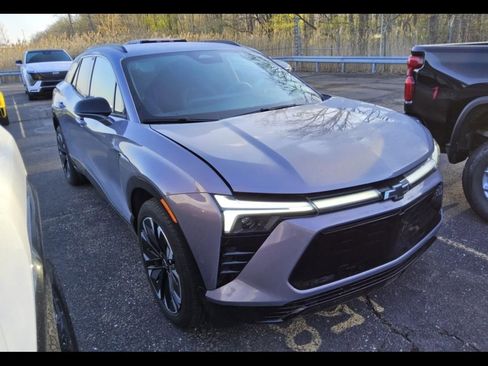 Used 2025 Chevrolet Blazer EV RS AWD/4WD image 2