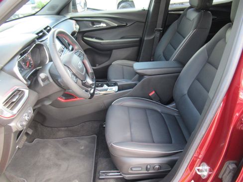 Used 2023 Chevrolet TrailBlazer RS w/ Sun and Liftgate Package FWD image 17