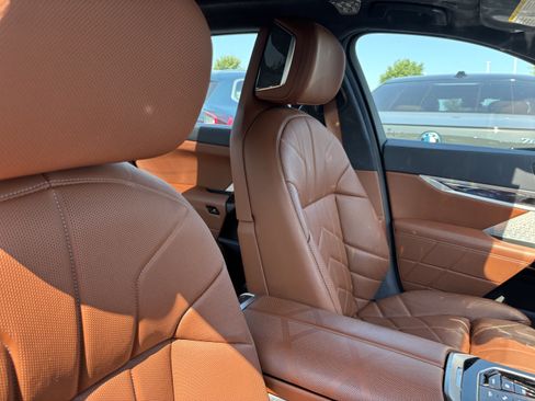 Certified 2023 BMW 760i xDrive w/ Luxury Rear Seating Package AWD/4WD image 35
