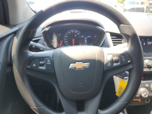 Used 2020 Chevrolet Trax LS w/ Tint and Cruise Package AWD/4WD image 18