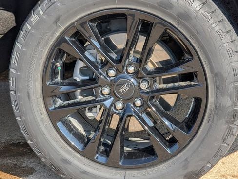 Used 2022 Ford Expedition XLT image 10