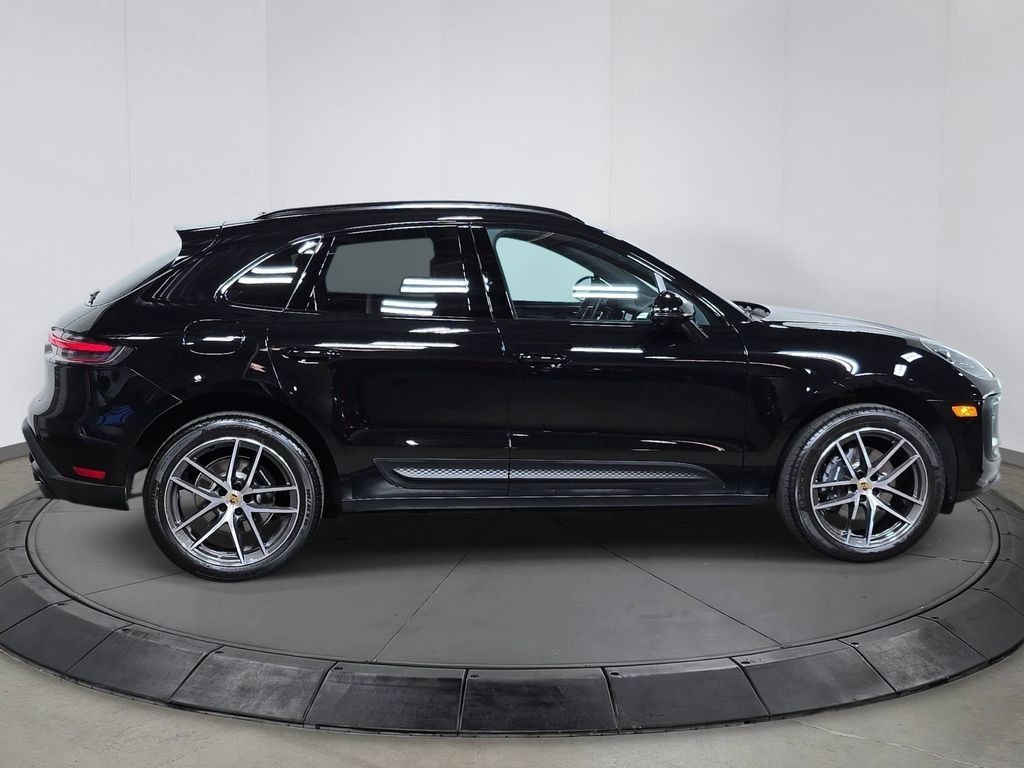 Certified 2026 Porsche Macan AWD/4WD image 8