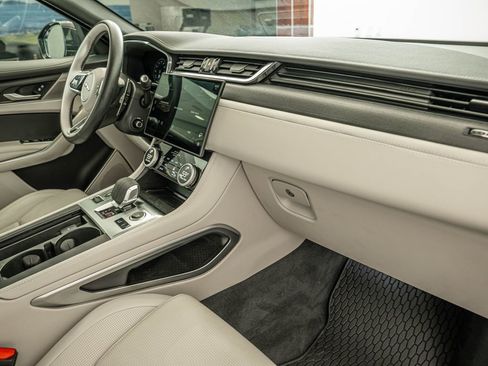 Certified 2025 Jaguar F-PACE R-Dynamic S AWD/4WD image 35