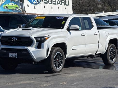 Used 2024 Toyota Tacoma TRD Sport w/ TRD Sport Upgrade Package image 8