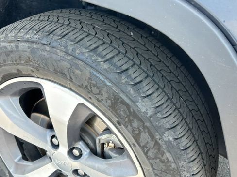 Used 2020 Jeep Cherokee Limited AWD/4WD image 22
