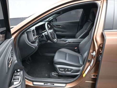 Certified 2025 Toyota Crown Signia AWD/4WD image 11