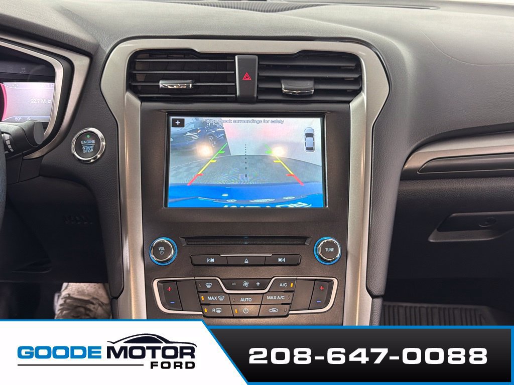 Used 2017 Ford Fusion SE w/ Equipment Group 201A FWD image 16