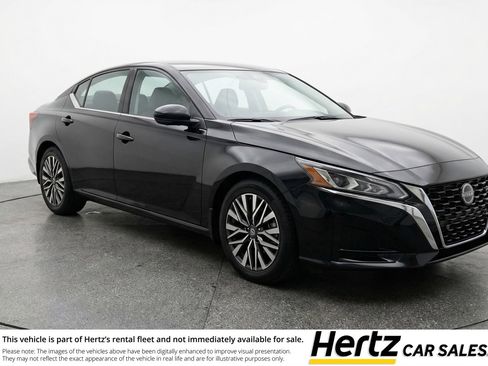 Used 2025 Nissan Altima 2.5 SV FWD image 1