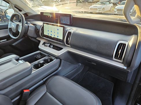 Used 2025 Ford Expedition Max Active AWD/4WD image 35
