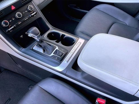 Certified 2024 Kia Carnival LX image 16