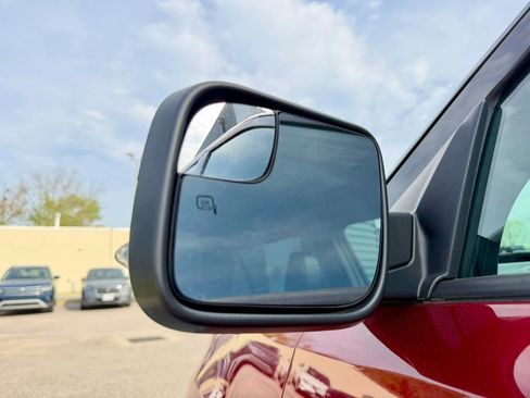 Used 2018 Ford Explorer XLT w/ Equipment Group 202A image 16