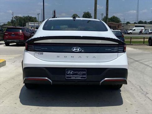 New 2025 Hyundai Sonata SE FWD image 3