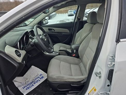 Used 2016 Chevrolet Cruze LT w/ Technology Package image 21