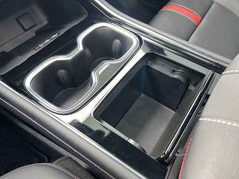 Used 2025 Chevrolet Traverse RS image 39